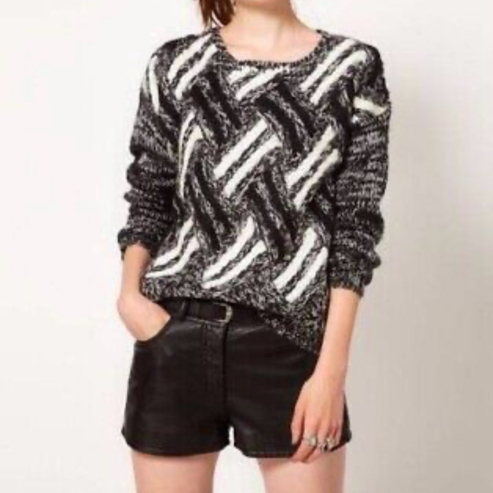AQUA XS Sweater black and white knit sweater‎ with a geometric  pattern